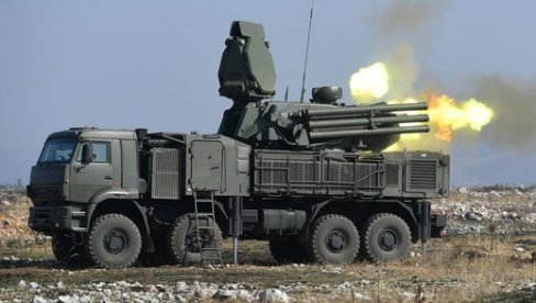 UKRAJINCI IZVELI MOĆNI NAPAD NA KRIM: Učestvovalo najmanje 12 aviona, desetak raketa i veliki broj dronova (MAPA/VIDEO)