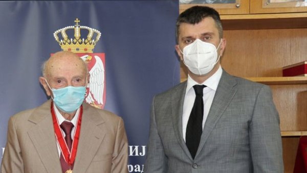 Последњи живи носилац Ордена народног хероја Југославије носи још једно одличје Последњи живи носилац Ордена народног хероја Југославије носи још једно одличје