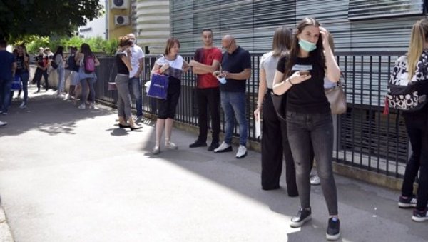 Љута борба за индекс ФОН: Места има за 820 бруцоша, а ево колико се више кандидата пријавило Љута борба за индекс ФОН: Места има за 820 бруцоша, а ево колико се више кандидата пријавило