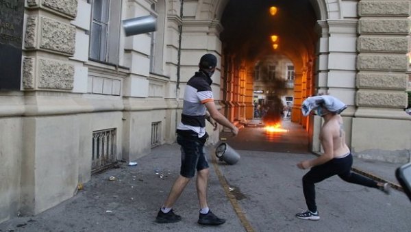 СУДСКИ ПРОЦЕСУИРАНЕ 42 ОСОБЕ: Новосадски МУП о тврдњи да нико није одговарао за “демолирање” градске куће СУДСКИ ПРОЦЕСУИРАНЕ 42 ОСОБЕ: Новосадски МУП о тврдњи да нико није одговарао за “демолирање” градске куће