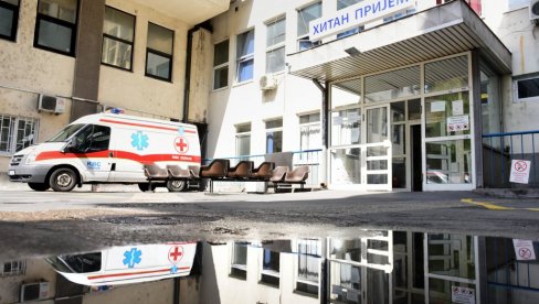 ЖИВОТНО УГРОЖЕН ПОВРЕЂЕНИ НАВИЈАЧ ПАРТИЗАНА! Брутална туча на улици умало однела један живот!