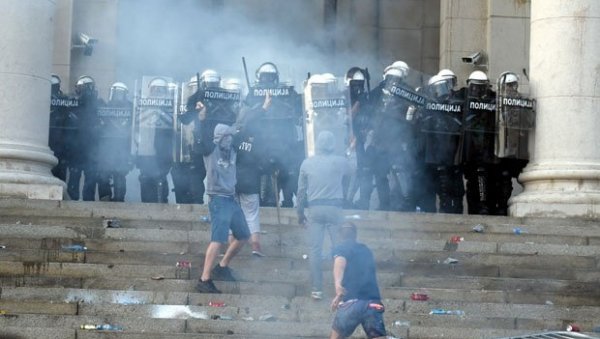БЕЗБЕДНОСНЕ СЛУЖБЕ ПРОВЕРАВАЈУ: Колико су инострани агенти уплетени у насиља широм земље БЕЗБЕДНОСНЕ СЛУЖБЕ ПРОВЕРАВАЈУ: Колико су инострани агенти уплетени у насиља широм земље