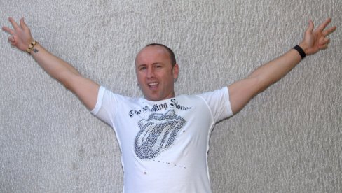 НОВИ ДЕТАЉИ ПРИВОЂЕЊА ЋУРЧИЋА: Пијан превртао контејнере, па задржан у полицијској станици НОВИ ДЕТАЉИ ПРИВОЂЕЊА ЋУРЧИЋА: Пијан превртао контејнере, па задржан у полицијској станици