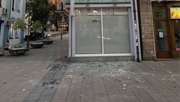 ПОЛУПАНЕ ПРОСТОРИЈЕ СНС У ЧАЧКУ ПОЛУПАНЕ ПРОСТОРИЈЕ СНС У ЧАЧКУ