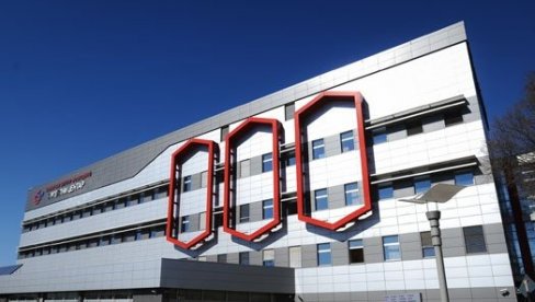 UKC VOJVODINE NA POKLON DVE HODALICE: Vredna donacija novosadskog Udruženja Čepom do osmeha UKC VOJVODINE NA POKLON DVE HODALICE: Vredna donacija novosadskog Udruženja Čepom do osmeha
