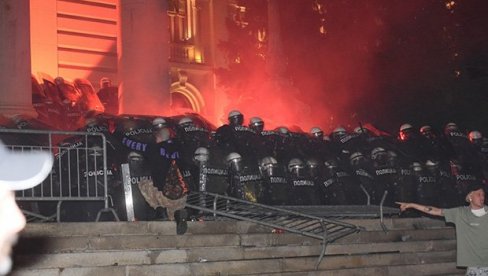 NAPADNUTA EKIPA BETE: Novinari hitno prebačeni u Urgentni centar NAPADNUTA EKIPA BETE: Novinari hitno prebačeni u Urgentni centar