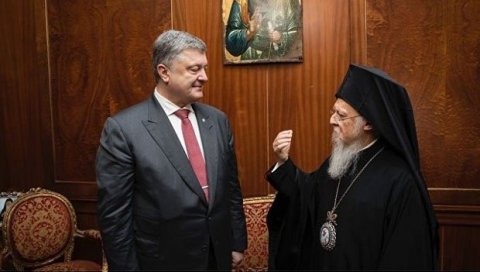 ПОРОШЕНКО ОПТУЖЕН ДА СЕ МЕШАО У ЦРКВЕНЕ ПОСЛОВЕ: Поносан што се изборио за самосталност украјинске од Руске православне цркве ПОРОШЕНКО ОПТУЖЕН ДА СЕ МЕШАО У ЦРКВЕНЕ ПОСЛОВЕ: Поносан што се изборио за самосталност украјинске од Руске православне цркве