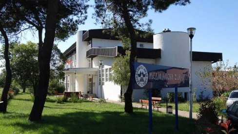 TEST OD 102 KANDIDATA POLOŽILO SAMO 12, A SVI NOSIOCI DIPLOME LUČA: Poražavajući rezultati crnogorskih maturanata TEST OD 102 KANDIDATA POLOŽILO SAMO 12, A SVI NOSIOCI DIPLOME LUČA: Poražavajući rezultati crnogorskih maturanata