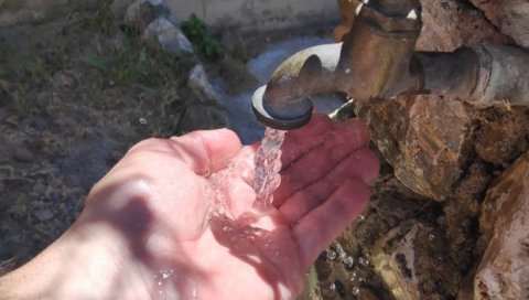 КВАЛИТЕТ ВОДЕ У ОПШТИНИ КЛАДОВО: Вода са пет чесми исправна, а са осталих пет није КВАЛИТЕТ ВОДЕ У ОПШТИНИ КЛАДОВО: Вода са пет чесми исправна, а са осталих пет није