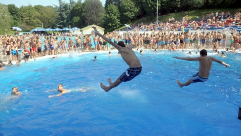 SPAS OD TROPSKIH TEMPERATURA: Novosti istražuju - koliko košta da se rashladite na bazenima širom Srbije SPAS OD TROPSKIH TEMPERATURA: Novosti istražuju - koliko košta da se rashladite na bazenima širom Srbije