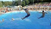 KUPANJE PO NOVIM PRAVILIMA: Od sutra otvoreni bazeni rade uz preventivne mere KUPANJE PO NOVIM PRAVILIMA: Od sutra otvoreni bazeni rade uz preventivne mere