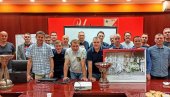 СЕЋАЊА СВЕЖА ТРИ ДЕЦЕНИЈЕ: Окупила се шампионска генерација омладинаца Војводине из 1990. године СЕЋАЊА СВЕЖА ТРИ ДЕЦЕНИЈЕ: Окупила се шампионска генерација омладинаца Војводине из 1990. године