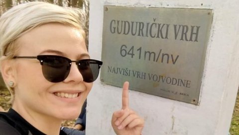 ПРОФЕСОРКА ОСВАЈА ВРХОВЕ: Исидора Чаленић (25) обожава планинарење, а омиљена је међу својим ученицима ПРОФЕСОРКА ОСВАЈА ВРХОВЕ: Исидора Чаленић (25) обожава планинарење, а омиљена је међу својим ученицима