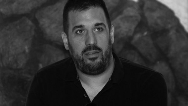 ЕСТРАДНИ МЕНАЏЕР БОР ЛАЛЕВИЋ (39) ПРЕМИНУО ОД КОРОНЕ ЕСТРАДНИ МЕНАЏЕР БОР ЛАЛЕВИЋ (39) ПРЕМИНУО ОД КОРОНЕ