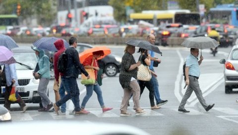 СТИЖЕ НАГЛО ЗАХЛАЂЕЊЕ: Температуре иду преко 30 степени, а ево када крећу кошава и пљускови СТИЖЕ НАГЛО ЗАХЛАЂЕЊЕ: Температуре иду преко 30 степени, а ево када крећу кошава и пљускови