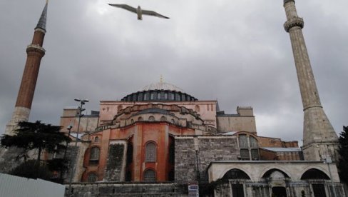 DOK POSTOJI, SVETA SOFIJA ĆE SIJATI KAO HRIŠĆANSKI SIMBOL: Reakcije na odluku da vizantijska svetinja opet postane džamija DOK POSTOJI, SVETA SOFIJA ĆE SIJATI KAO HRIŠĆANSKI SIMBOL: Reakcije na odluku da vizantijska svetinja opet postane džamija
