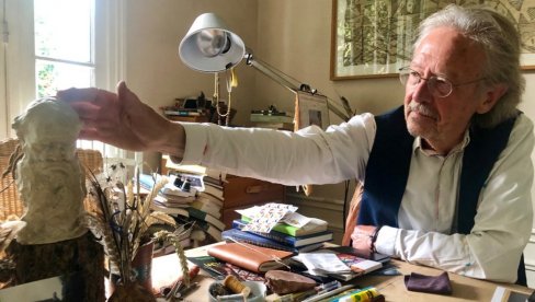 AVANTURISTA NA PUTOVANJU KA PISANJU: Novbelovac Peter Handke otvorio dušu u ekskluzivnom razgovoru za ugledni francuski Mond AVANTURISTA NA PUTOVANJU KA PISANJU: Novbelovac Peter Handke otvorio dušu u ekskluzivnom razgovoru za ugledni francuski Mond