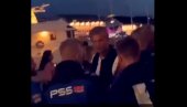 ХАЛАНД ПОНИЖЕН У ДОМОВИНИ: Млади нападач силом избачен из ноћног клуба (ВИДЕО) ХАЛАНД ПОНИЖЕН У ДОМОВИНИ: Млади нападач силом избачен из ноћног клуба (ВИДЕО)