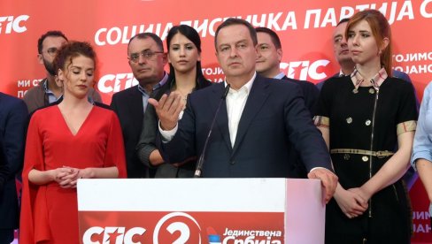 ДАЧИЋ ПРЕТИ СВОЈИМА: Свако ко учествује у демонстрацијама биће искључен из СПС-а ДАЧИЋ ПРЕТИ СВОЈИМА: Свако ко учествује у демонстрацијама биће искључен из СПС-а