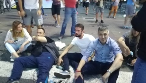 ПРОГЛАС О РАДИКАЛИЗАЦИЈИ ПРОТЕСТА: Бошко зове на блокаду мостова и ауто-пута ПРОГЛАС О РАДИКАЛИЗАЦИЈИ ПРОТЕСТА: Бошко зове на блокаду мостова и ауто-пута