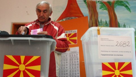 АЛБАНЦИ КРОЈЕ МАКЕДОНСКЕ ИЗБОРЕ: Гласање под захукталом короном АЛБАНЦИ КРОЈЕ МАКЕДОНСКЕ ИЗБОРЕ: Гласање под захукталом короном