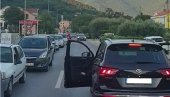 POLICIJA ZAUSTAVILA KOLONU: „Presečena auto litija od Budve do Novog POLICIJA ZAUSTAVILA KOLONU: „Presečena auto litija od Budve do Novog