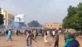 NEREDI NA MALIJU: Demonstranti opustošili prostorije partije predsednika NEREDI NA MALIJU: Demonstranti opustošili prostorije partije predsednika