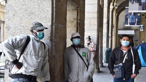 МИГРАНТИ ИЗАЗВАЛИ КОЛАПС НА СИЦИЛИЈИ: Долазе из државе у којој рата нема, а не зна се да ли имају корону МИГРАНТИ ИЗАЗВАЛИ КОЛАПС НА СИЦИЛИЈИ: Долазе из државе у којој рата нема, а не зна се да ли имају корону