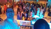 OVO JE VELJKO KOGA JE SAVLADALA KORONA: Klavijaturista se zarazio na svadbi OVO JE VELJKO KOGA JE SAVLADALA KORONA: Klavijaturista se zarazio na svadbi