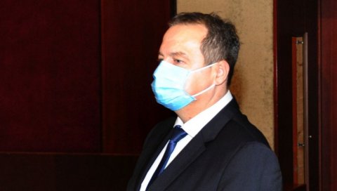 СПС ИСКЉУЧУЈЕ ЧЛАНОВЕ КОЈИ ИДУ НА ПРОТЕСТЕ: Дачић сменио Шкундрића, оплео и по Тончеву СПС ИСКЉУЧУЈЕ ЧЛАНОВЕ КОЈИ ИДУ НА ПРОТЕСТЕ: Дачић сменио Шкундрића, оплео и по Тончеву