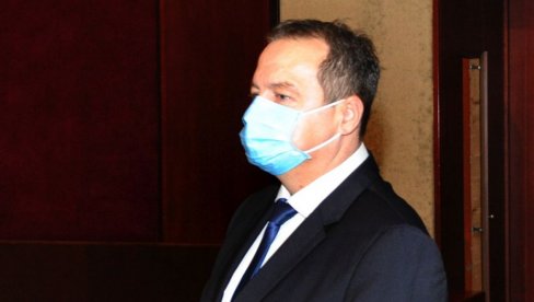 СПС ИСКЉУЧУЈЕ ЧЛАНОВЕ КОЈИ ИДУ НА ПРОТЕСТЕ: Дачић сменио Шкундрића, оплео и по Тончеву СПС ИСКЉУЧУЈЕ ЧЛАНОВЕ КОЈИ ИДУ НА ПРОТЕСТЕ: Дачић сменио Шкундрића, оплео и по Тончеву