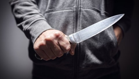 УЖАС У МОСТАРУ: Избо ножем у стомак трудну супругу УЖАС У МОСТАРУ: Избо ножем у стомак трудну супругу