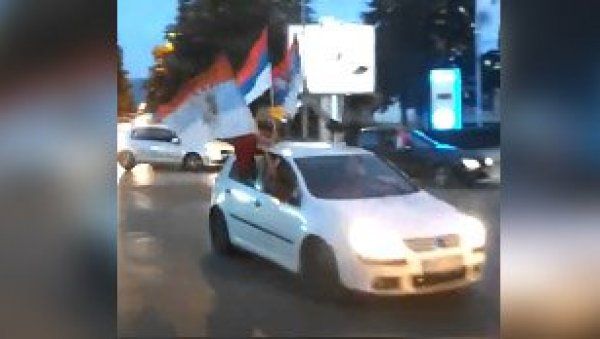 ТРОБОЈКЕ ОСВОЈИЛЕ УЛИЦЕ НИКШИЋА (ВИДЕО) ТРОБОЈКЕ ОСВОЈИЛЕ УЛИЦЕ НИКШИЋА (ВИДЕО)