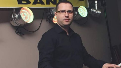 ŽIVEO ZA PESMU, UBIO GA VIRUS: Ostavio roditelje, ženu i dete koje ne zna šta je sa tatom ŽIVEO ZA PESMU, UBIO GA VIRUS: Ostavio roditelje, ženu i dete koje ne zna šta je sa tatom