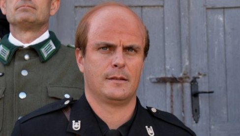 OD USTAŠKE UNIFORME I MASKE ME JE PODILAZILA JEZA: Vuk Kostić neprepoznatljiv kao komandant logora - na snimanju “Dare” bi mi bukvalno pozlilo OD USTAŠKE UNIFORME I MASKE ME JE PODILAZILA JEZA: Vuk Kostić neprepoznatljiv kao komandant logora - na snimanju “Dare” bi mi bukvalno pozlilo