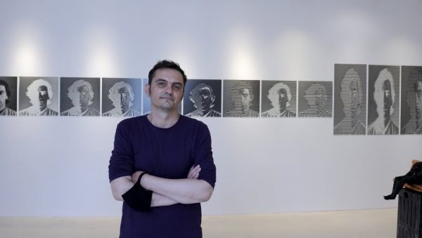 ПОРТРЕТ У ВРЕМЕНУ СЕЛФИЈА ПОРТРЕТ У ВРЕМЕНУ СЕЛФИЈА