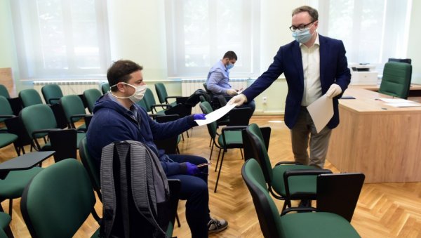 НАСТАВА ОД КУЋЕ, ИСПИТИ НА ФАКУЛТЕТУ: Универзитет се спрема да и нову школску годину почне онлајн предавањима НАСТАВА ОД КУЋЕ, ИСПИТИ НА ФАКУЛТЕТУ: Универзитет се спрема да и нову школску годину почне онлајн предавањима