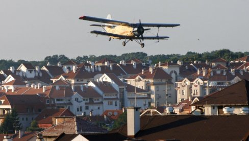 АВИЈАЦИЈА КАСНИ САМО У БЕОГРАДУ: Стигла понуда за запрашивање само 26.000 хектара АВИЈАЦИЈА КАСНИ САМО У БЕОГРАДУ: Стигла понуда за запрашивање само 26.000 хектара