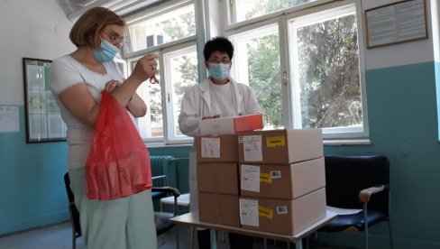 POMOĆ MLADENOVAČKOG KRIZNOG ŠTABA: Lekovi za kovid bolnicu POMOĆ MLADENOVAČKOG KRIZNOG ŠTABA: Lekovi za kovid bolnicu