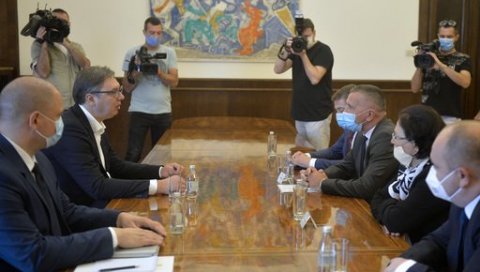 КОНСУЛТАЦИЈЕ О ФОРМИРАЊУ НОВЕ ВЛАДЕ: Вучић разговарао са представницима листе албанских партија КОНСУЛТАЦИЈЕ О ФОРМИРАЊУ НОВЕ ВЛАДЕ: Вучић разговарао са представницима листе албанских партија