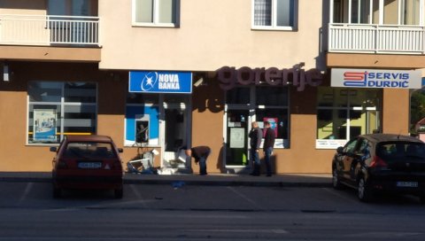 ДИГЛИ У ВАЗДУХ БАНКОМАТ: Полиција пронашла и запаљено возило ДИГЛИ У ВАЗДУХ БАНКОМАТ: Полиција пронашла и запаљено возило