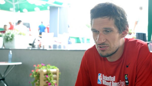 БОБИЈЕВ СТРАХ ОД АВИОНА: Стално тражи проверу од пилота и увек шапуће Не, није у реду, није... БОБИЈЕВ СТРАХ ОД АВИОНА: Стално тражи проверу од пилота и увек шапуће Не, није у реду, није...