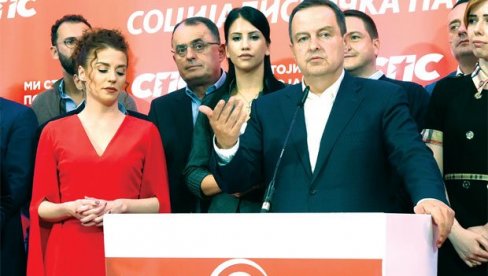 НЕЋУ ПРОТИВ ПРЕДСЕДНИКА: Дачић иде код Вучића па кажњава побуњенике У СПС НЕЋУ ПРОТИВ ПРЕДСЕДНИКА: Дачић иде код Вучића па кажњава побуњенике У СПС