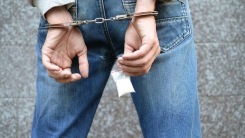PAO DILER U LESKOVCU: Uhapšen sa pola kilograma heroina PAO DILER U LESKOVCU: Uhapšen sa pola kilograma heroina