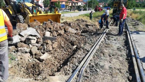 БЕЗБЕДНИЈЕ ЗА СВЕ: Приводи се крају реконструкција прелаза на међународној прузи ка Софији БЕЗБЕДНИЈЕ ЗА СВЕ: Приводи се крају реконструкција прелаза на међународној прузи ка Софији