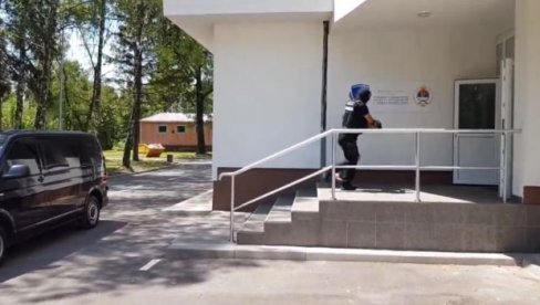 AKCIJA VIKER: Pretresi i hapšenja u Banjaluci, zaplenjeno 4 kilograma marihuane (VIDEO) AKCIJA VIKER: Pretresi i hapšenja u Banjaluci, zaplenjeno 4 kilograma marihuane (VIDEO)