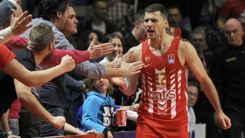 СТАВЉАМ УЛОГЕ НА ЗВЕЗДУ: Били Берон верује у црвено-беле!