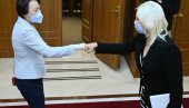 КИНЕСКИ НЕИМАРИ СЕ ВРАЋАЈУ У СРБИЈУ: Министарка Михајловић разговарала са амбасадорком Чен Бо