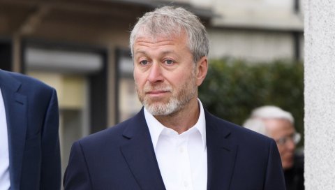КАД ПОРАСТЕМ ХОЋУ ДА МИ АБРАМОВИЧ ДА ОТКАЗ: Руски тајкун исплатио вртоглаву суму на име одштете отпуштеним менаџерима КАД ПОРАСТЕМ ХОЋУ ДА МИ АБРАМОВИЧ ДА ОТКАЗ: Руски тајкун исплатио вртоглаву суму на име одштете отпуштеним менаџерима