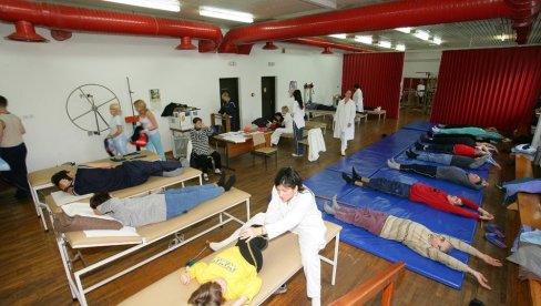 ŠALTERI ZA BESPLATNU BANJU: Penzioneri sa Starog grada, evo kako da se prijavite ŠALTERI ZA BESPLATNU BANJU: Penzioneri sa Starog grada, evo kako da se prijavite